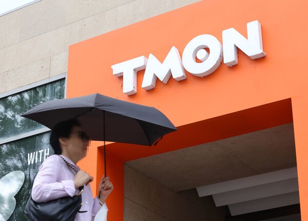 윤석열의 계엄 사태가 티몬·위메프의 인수 전 매각 목표에 악영향을 줄 것이라는 우려가 나오고 있다. 연합뉴스