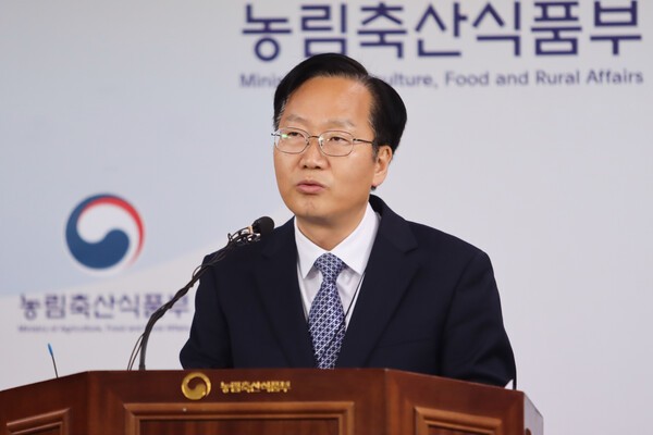 최명철 식량정책관이 쌀 산업 구조개혁 대책을 발표하고 있다. 농식품부