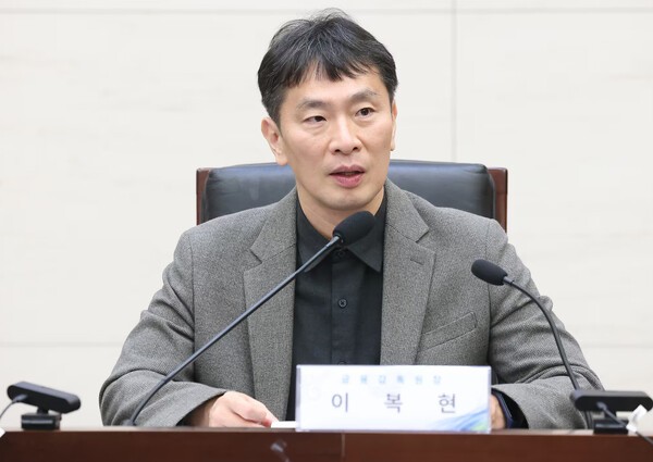 이복현 금융감독원장이 15일 ‘긴급 금융 상황 점검회의’를 주재하고 있다.[제공=금융감독원]