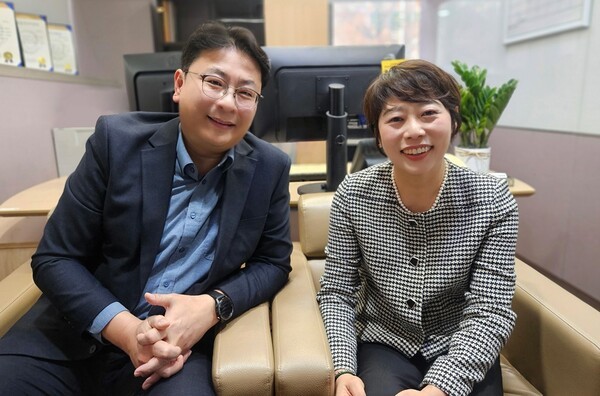 지난 11일 노원지점에서 이은파 지점장(왼쪽)과 서보연 마스터PB(차장)가 EBN과 인터뷰를 하고 있다. [사진=EBN]