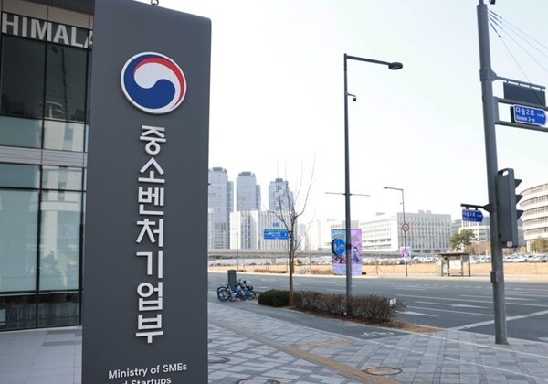 중기부가 최근 비상계엄 사태로 촉발된 정치적 불안이 중소기업과 소상공인, 자영업자들에게 미칠 충격을 최소화하기 위해 전방위적인 지원에 나섰다. [제공=연합]
