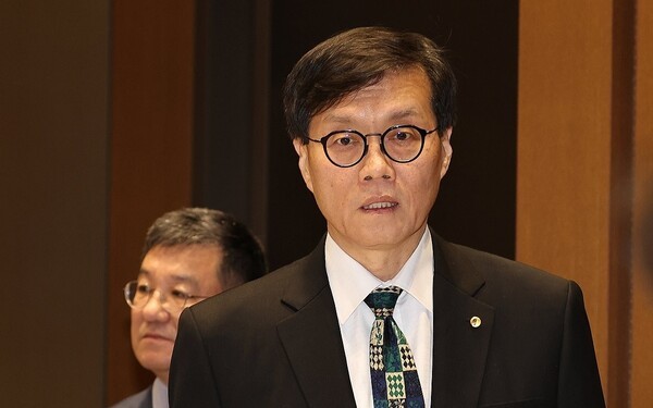 물가안정목표 설명회 입장하는 이창용 한국은행 총재.[연합]