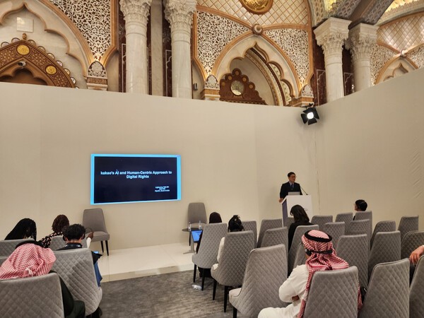 지난 18일 UN 포럼에서 정재관 카카오 기술윤리 리더가 기술을 통한 공공기여에 대한 발표를 하고 있다. [출처=카카오]