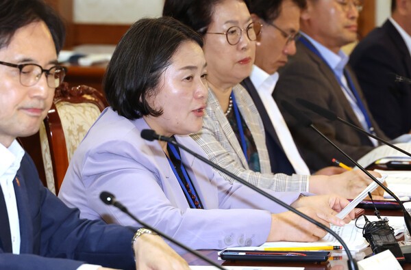 김성숙 소비자정책위 공동위원장이 소비자정책위원회 14차 회의를 주재하고 있다. 연합뉴스