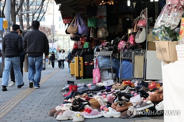 연말에도 한산한 재래시장.@연합뉴스