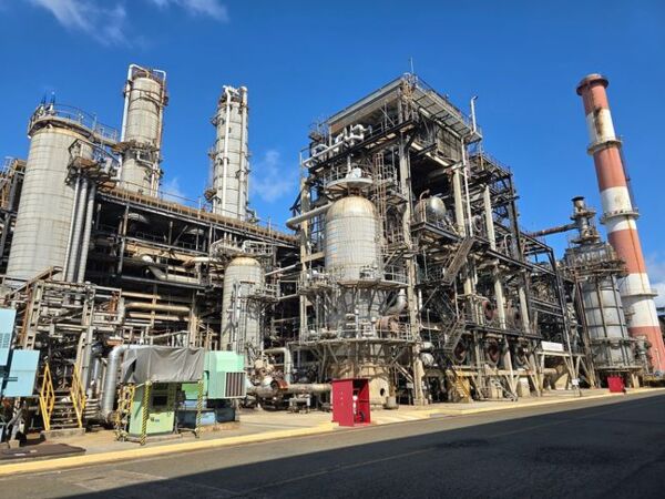 SK에너지가 신규 투자한 전용 탱크 및 배관을 통해 이송한 바이오 원료로, 코프로세싱 방식의 지속가능항공유(SAF) 연속 생산이 가능한 설비 전경. [제공=SK에너지]