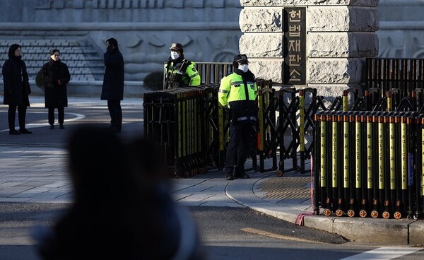 윤석열 대통령의 12·3 비상계엄 사건에 대한 탄핵심판이 오는 27일 처음으로 헌법재판소 심판대에 오른다. [제공=연합]