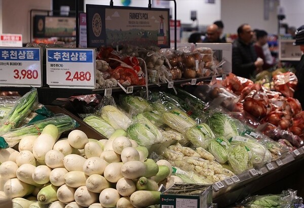 대내외 경제 여건 불확실성이 커지는 가운데 내년 국내 소매유통시장 성장률이 0.4%에 그칠 것이란 전망이 나왔다. [제공=대한상공회의소]