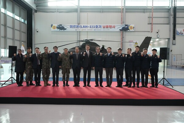 중앙 KAI CEO 강구영사장, 좌) 조현기 방사청 기반전력사업본부장, 우) KAI 차재병 부사장[제공=KAI]