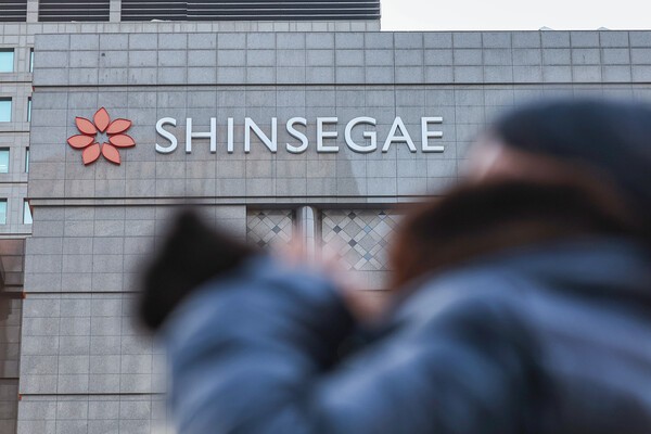 신세계그룹이 중국 알리바바그룹 자회사인 알리바바인터내셔널과 출자비율 5대5의 합작법인을 설립한다. 연합뉴스