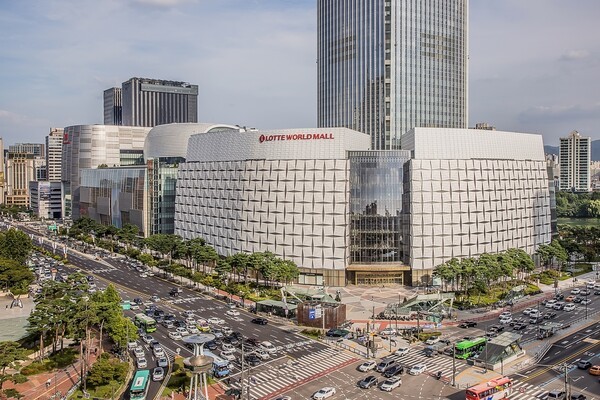 롯데백화점 잠실점이 지난 25일 기준으로 연매출 3조원을 달성하며 국내 백화점 역사에 한 획을 그었다. [제공=롯데백화점]