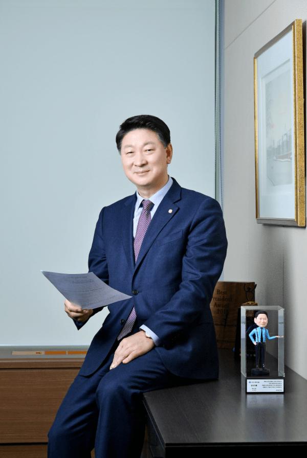 오화경 저축은행중앙회장.