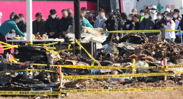 제주항공 참사 현장과 유족들[제공=연합]