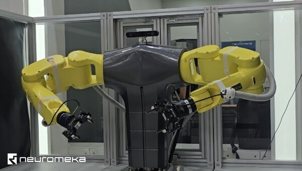 모방학습 기능이 적용된 뉴로메카 양팔로봇. [제공=뉴로메카]