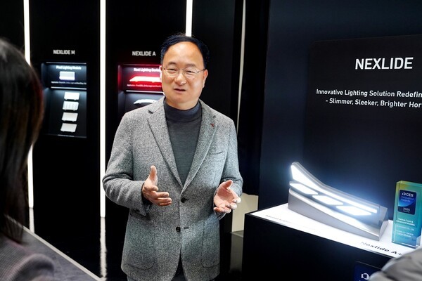 문현수 LG이노텍 대표가 CES 2025에서 기자들 질문에 대답하고 있다. [출처=LG이노텍]