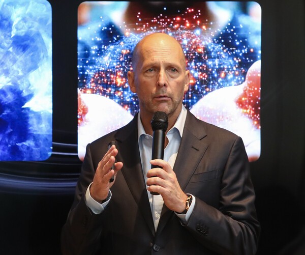 사이먼 그린 팔로알토 네트웍스 일본ᆞ아시아태평양 총괄사장이 기자간담회에서 기자들의 질문에 답변하고 있다. [출처=팔로알토 네트웍스]