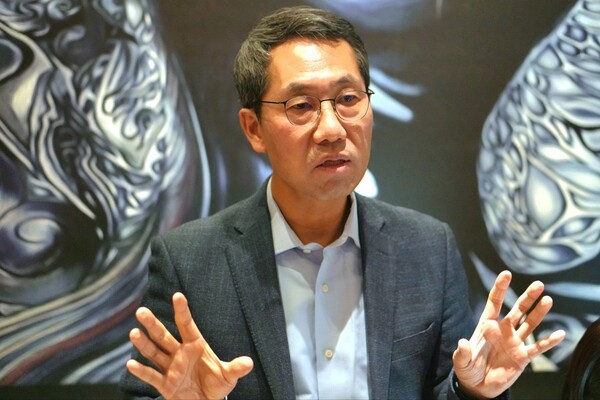 이동훈 SK바이오팜 사장이 미국 내 디지털 헬스케어 조인트 벤처 설립에 대해 설명하고 있다. [제공=SK바이오팜]