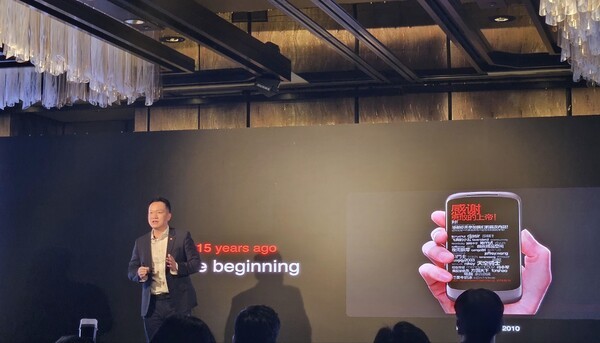 조니 우 샤오미코리아 사장이 15일 서울 종로구 포시즌스 호텔에서 진행된 기자간담회에서 발표하고 있다. [출처=진운용 기자]