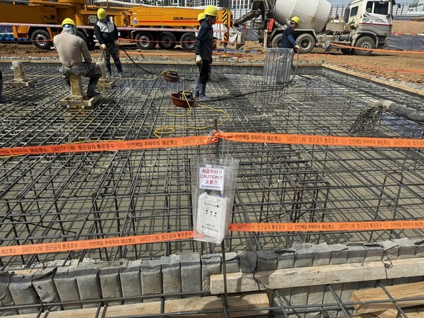 운정신도시3지구 A-8블록 현장에 적용된 온도이력추종 양생시스템[사진=대우건설]