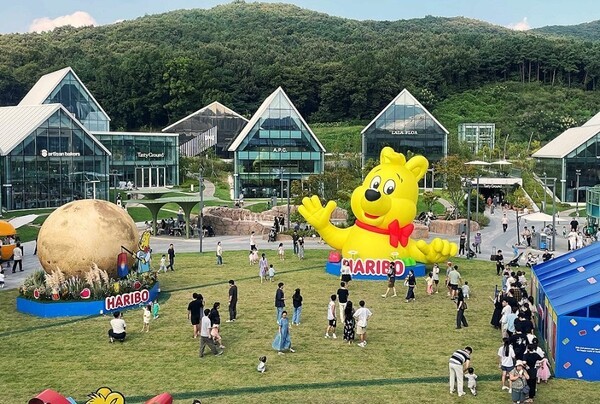 올해는 설날 당일에도 주요 교외 아웃렛에서 쇼핑이 가능하게 됐다. [제공=연합]