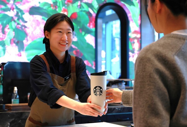 스타벅스가 지난해 개인컵 이용건수 3000만건을 돌파했다. 스타벅스