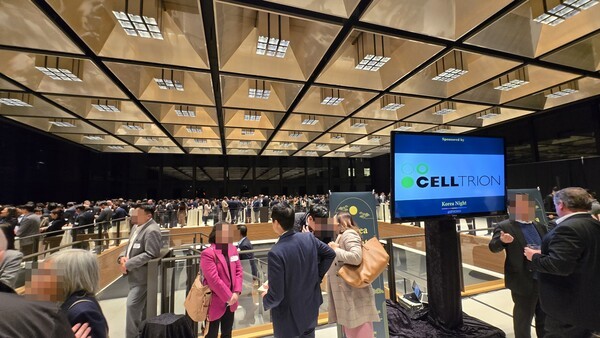 2025 JP모건 헬스케어 콘퍼런스(JPM 2025) 기간 열린 ‘코리아 나잇’ 행사장에 수많은 인파들이 몰리며 인산인해를 이루고 있다. [제공=김창권 기자]