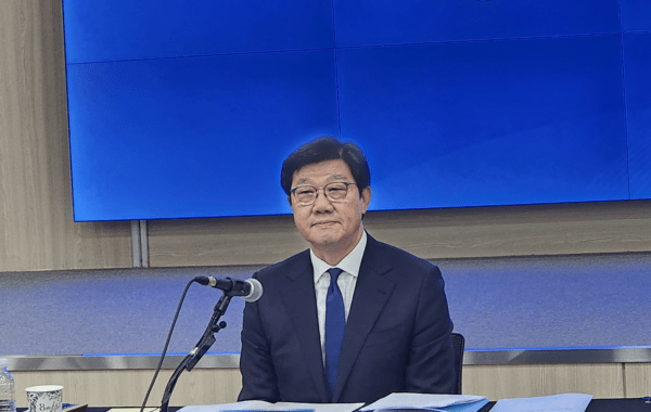 노연홍 한국제약바이오협회 회장은 21일 서울 서초구에 위치한 한국제약바이오협회에서 열린 '2025년 한국제약바이오협회 창립 80주년' 신년 기자간담회에서 올해 전략에 대해 설명하고 있다. [제공=EBN]