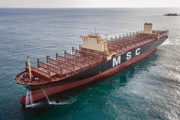 HD한국조선해양이 건조한 LNG 이중연료추진 컨테이너선 시운전 모습. [제공=HD한국조선해양]