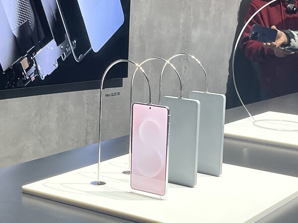 갤럭시 S25 '엣지'.[사진=김신혜 기자]