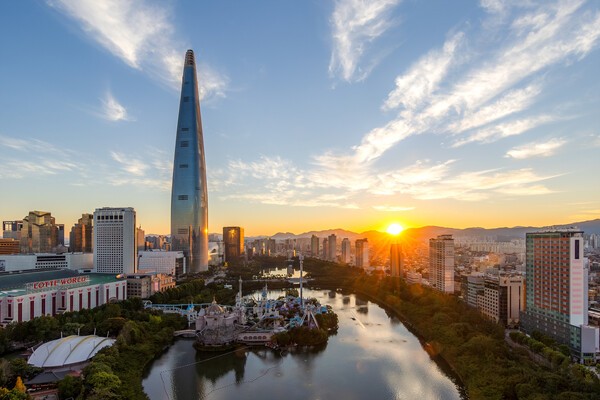 롯데월드타워·몰이 설 연휴를 맞아 풍성한 즐길 거리와 혜택을 준비했다. [제공=롯데물산]