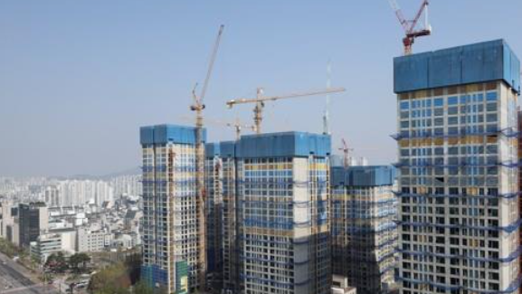 ▶ 아파트 건설 현장, 기사와 무관. [제공=연합]