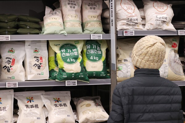 집에서 밥을 지어 먹는 사람이 적어지면서 쌀 소비가 계속 줄어, 앞으로 10년간 식량용 쌀 소비량이 약 15% 감소할 것이라는 전망이 나왔다. 연합뉴스