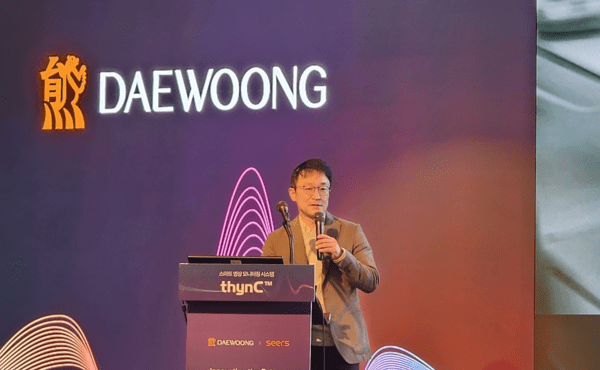 이영신 씨어크테크놀로지 대표가 3일 서울 종로구 JW메리어트 동대문 스퀘어 서울에서 열린 '대웅제약 미디어 간담회'에서 스마트 병상 모니터링 솔루션 씽크에 대해 설명하고 있다. [출처=EBN]