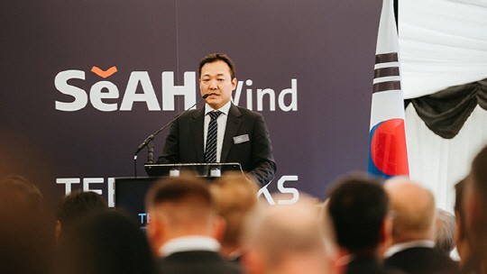 지난 2022년 이주성 세아제강지주 대표이사가 영국 북동부 티사이드 프리포트 경제특별지구에서 세아윈드 공장 착공식에서 인사말을하고 있다. [출처=세아제강지주]