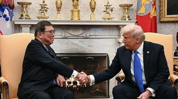 악수하는 미일 정상. [출처=연합뉴스]