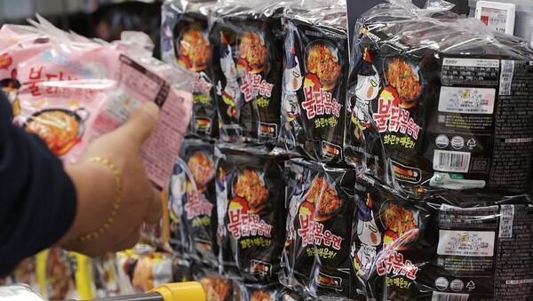 삼양식품이 지난해 창사 이래 최대 규모의 영업이익을 거두면서 국내 라면 시장 점유율 1위 업체인 농심을 앞질렀다. [출처=연합뉴스]