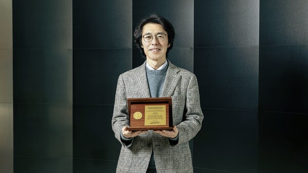 이강욱 SK하이닉스 부사장(PKG개발 담당)이 기업인 최초로 ‘강대원상’을 수상했다. [출처=SK하이닉스]