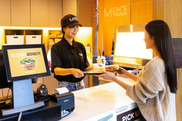 맘스터치가 전국 1450개 매장을 대상으로 매달 품질관리 전수점검에 나설 방침이다. [출처=맘스터치]