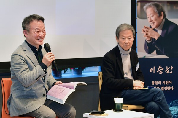 김연성 인하대학교 경영학과 교수(왼쪽부터), 이승한 N&P그룹 회장. [출처=N&P]