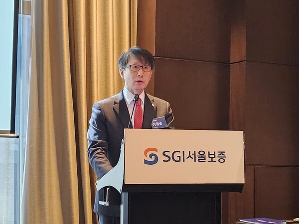 이명순 서울보증보험 대표이사가 19일 기자간담회에서 중장기 성장전략에 대해 발표하고 있다. [출처= EBN]