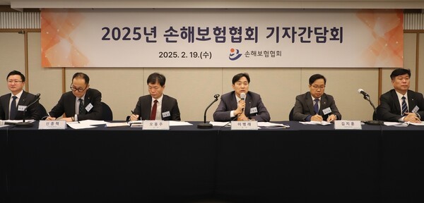 이병래 손해보험협회장(가운데)[출처=손해보험협회 ]