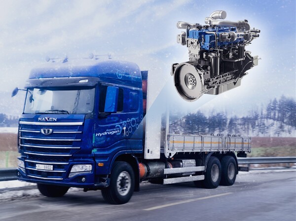 HD현대인프라코어의 수소엔진(HX12)을 탑재한 대형 트럭. [출처=HD현대인프라코어]