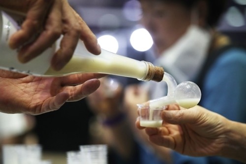 전통주 제조의 원료로 국내산 쌀을 대폭 활용하도록 하는 '쌀 소비촉진법'이 추진된다. [출처=연합뉴스]