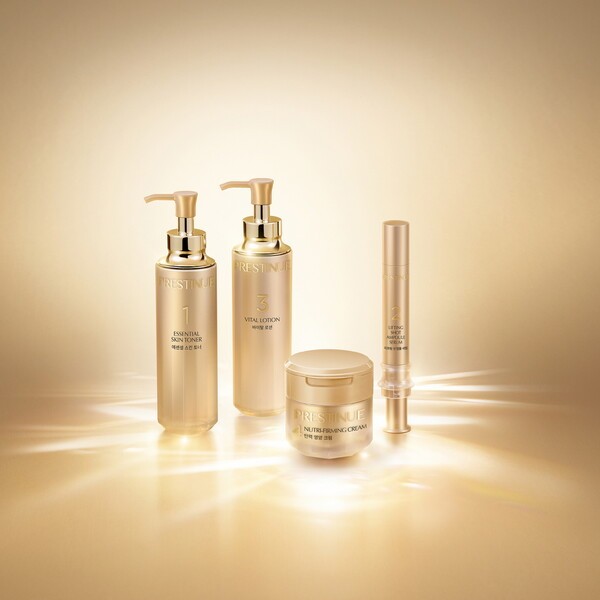 LG생활건강이 노화에 따라 변화하는 얼굴 생김새나 근육, 눈살 등을 섬세하게 관리해주는 인상 안티에이징 브랜드 ‘프레스티뉴’ 신제품 4종을 출시했다. [출처=LG생활건강]