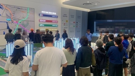 견본주택을 찾은 방문객들, 기사와 무관.[출처=EBN]