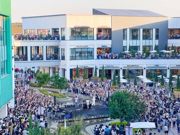 현대프리미엄아울렛 김포점 슈퍼스테이지 콘서트 현장 사진. [출처=현대백화점]
