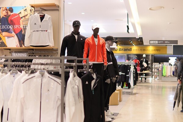 최근 몇 년간 운동과 일상복을 결합한 애슬레저 시장이 빠르게 성장하면서 해외 유명 브랜드들이 한국 시장 공략을 본격화하는 추세다. [출처=픽사베이]