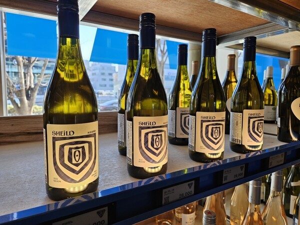뉴질랜드 와인 ‘쉴드 소비뇽블랑’ 등 6종이 대한민국 캐주얼 다이닝 바 ‘탭샵바’에 입점했다. [출처=니혼슈코리아]