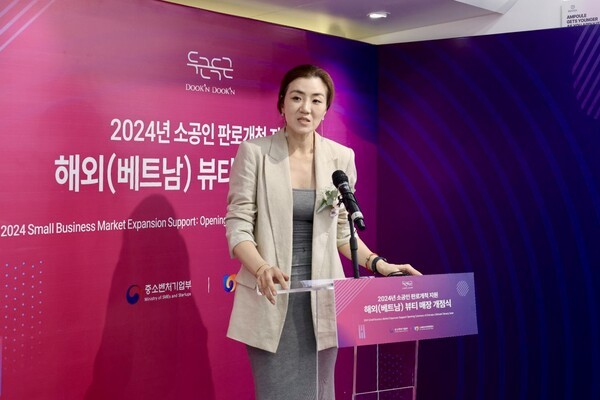 조현민 한진 사장이 베트남 하노이 현지의 한류상품을 판매하는 오프라인 매장 ‘두근두근’ 개소식에서 축사를 하고 있다.[출처=한진]