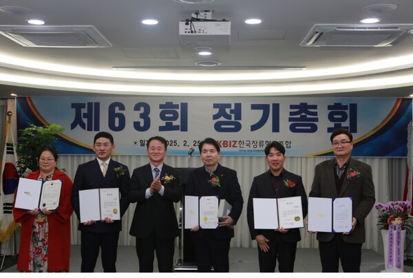 알알이푸드 윤지영 대표(왼쪽부터), 대원식품 유현수 이사, 김진은 조합 이사장, 움트리 남미영 과장, 세진식품 이영석 대표, 몽고진발효 김정윤 대표 [출처=한국장류협동조합]